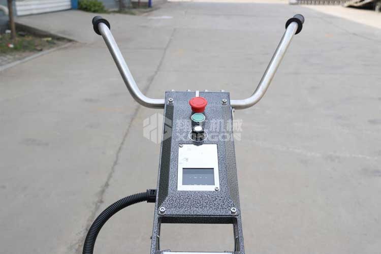 拋光機是為了讓地面表面有光澤，需要先研磨后才可以拋光。拋光分為粗拋和精拋，這時候可以使用拋光機，配合拋光墊，提高地面的光澤度。高速地坪拋光機讓你輕松完成地坪拋光工作，提高地坪亮度。