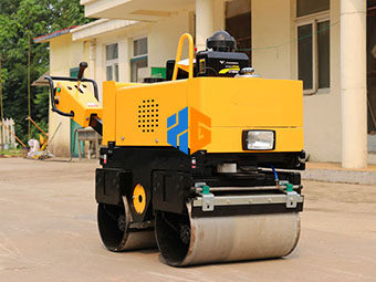 關(guān)于小型壓路機(jī)應(yīng)掌握好哪些操作技能呢？