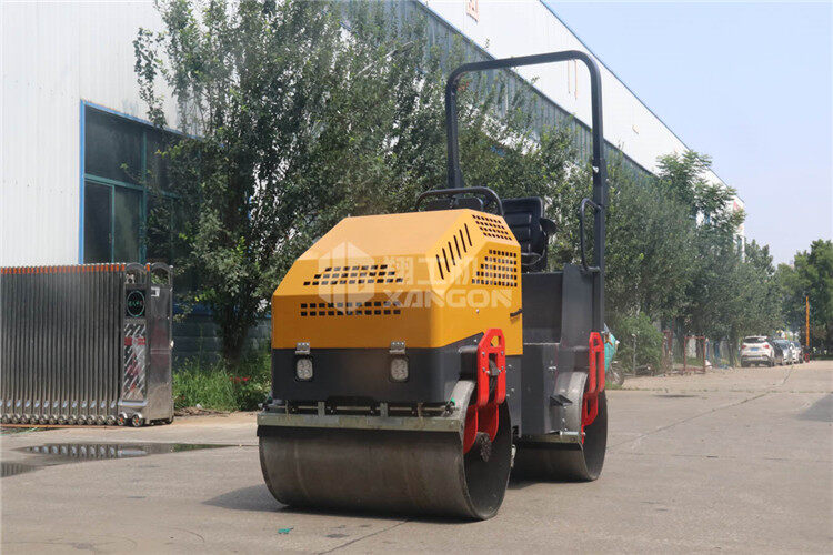 小型壓路機輪胎如何防老化？保養(yǎng)比什么都重要